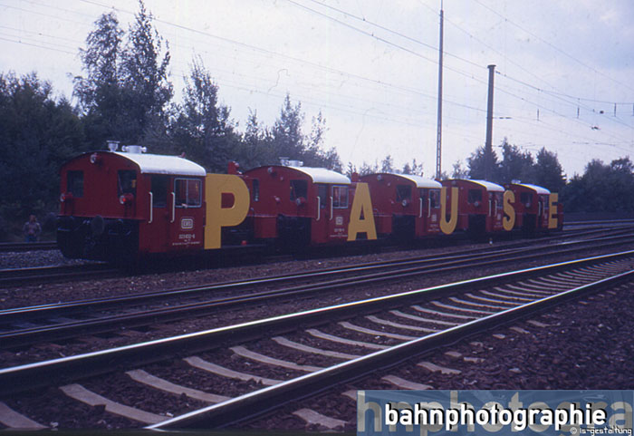 04-22_323-832-6-PAUSE