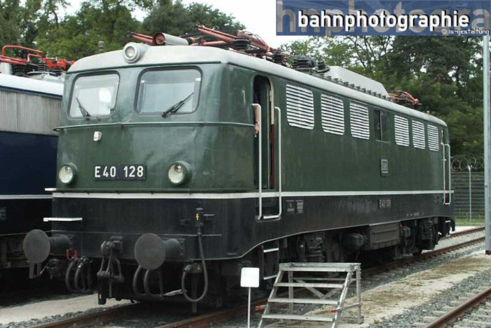 E40128
